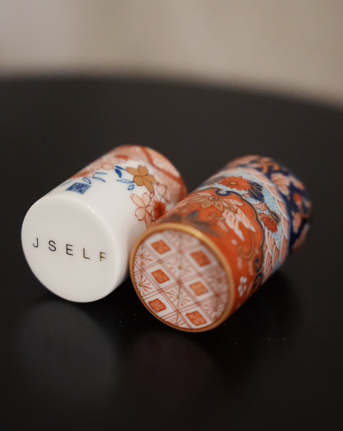 JSELF × 畑萬陶苑 古伊万里調 金彩桜菊唐花文 Lipstick Case JSELF × 畑萬陶苑 古伊万里調 金彩桜菊唐花文 Lipstick Case